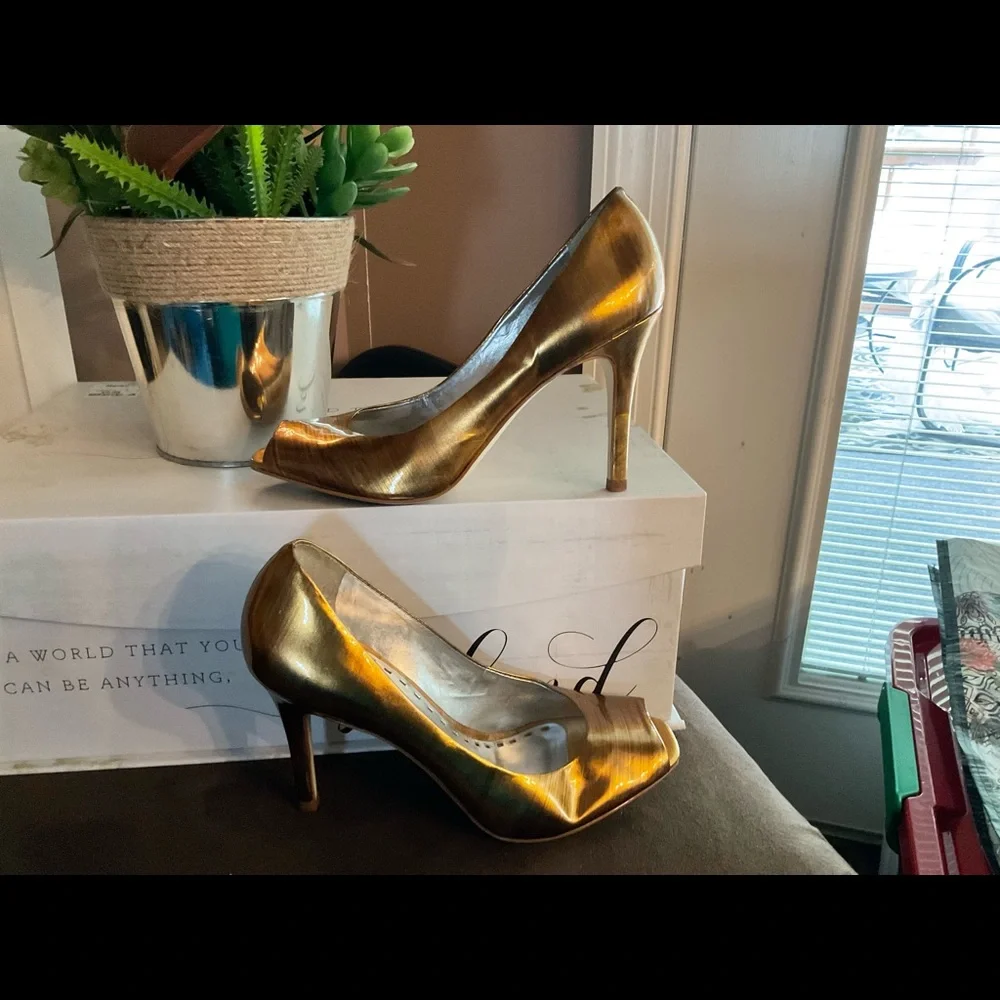 Gianni Bini Gold Bronze Peep Open Toe Pump Heels Sz 9